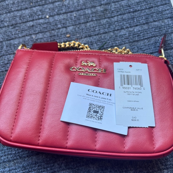 Coach Nolita quilted bag / wristlet red in gold hardware - Picture 4 of 13